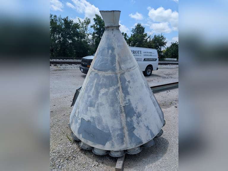 12-hole Flatback 60-degrees Grain Distributor (Taller of the Two Selling)