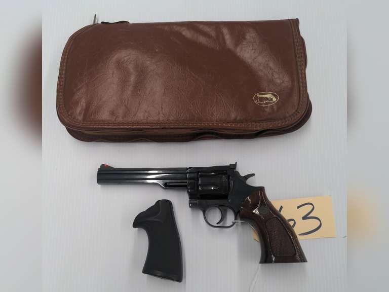 Dan Wesson Arms, .357 Magnum Double Action Revolver, 6 Shot, Checkered Wood Grips, "Presentation Grips & DWA Case, Serial # 1746328