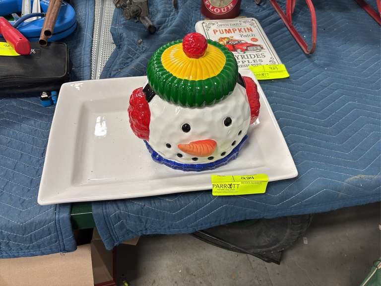 Snowman cookie jar with platter
