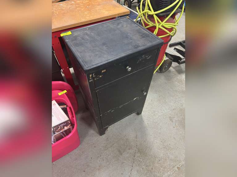 Storage cabinet