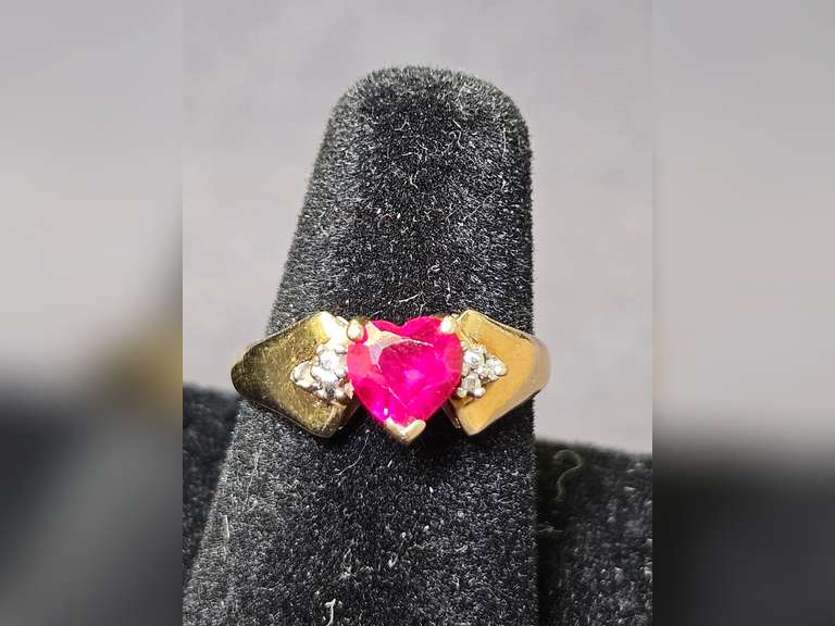 10K Gold & Ruby Heart Ring, 1.9 Grams