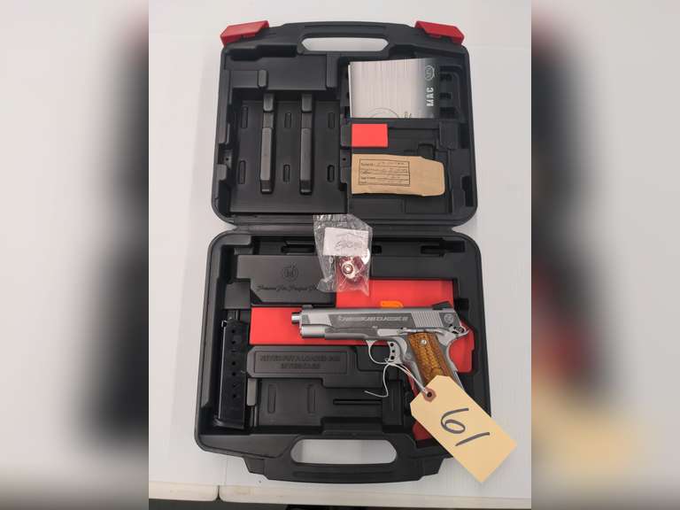 Metro Arms American Classic 2 1911, 1 Magazine, Case, Lock, Papers, Serial # A13-00759