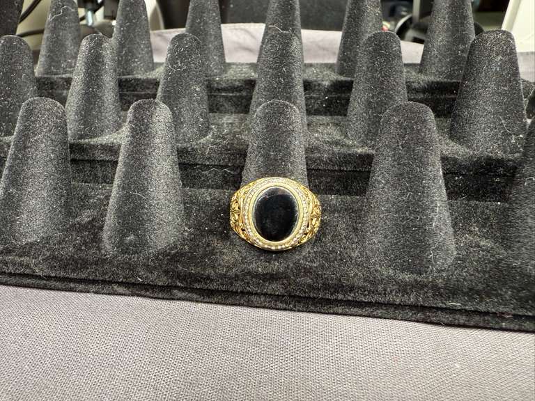 10K Gold Onyx Ring, Broken, 4.3 Grams