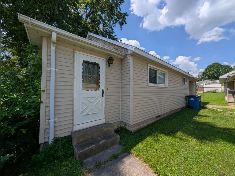 * NEW LISTING* 1807 15th Street, Lawrenceville, IL 62439
