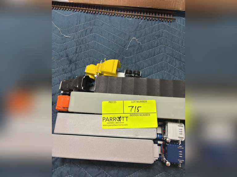 4 semis with trailer 1 without (model)