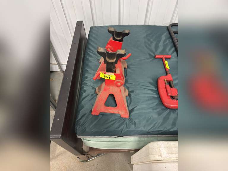 2 Jack stands