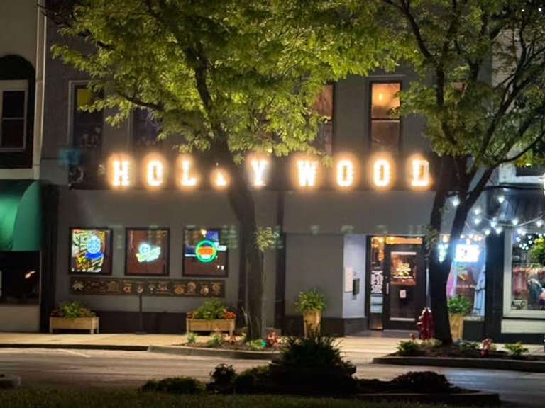 Marilyn's Hollywood Bar & Restaurant