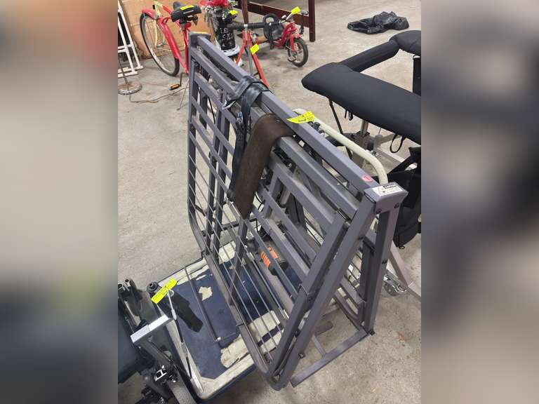 Metal motorized box spring