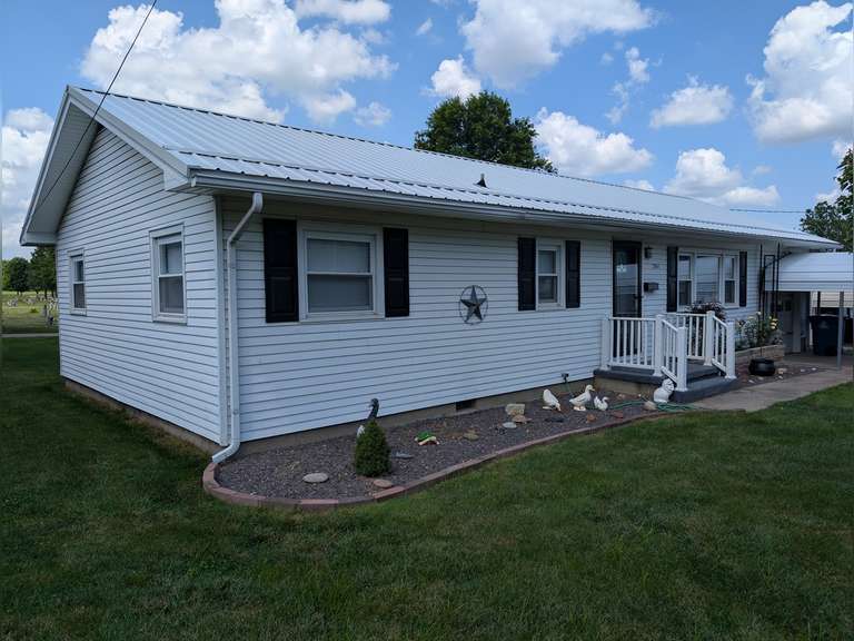 * NEW LISTING * 2301 Devonshire, Lawrenceville, IL 62439