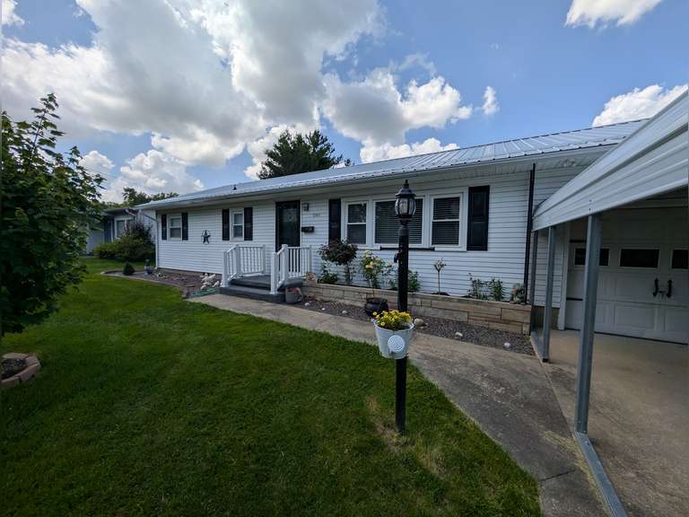 * NEW LISTING * 2301 Devonshire, Lawrenceville, IL 62439