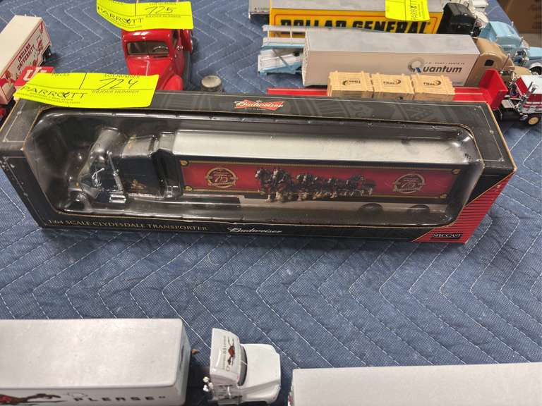Budweiser 1:64 Scale Clydesdale Transporter