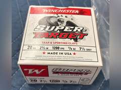 (25) Shells of Winchester Super Target 20 Gauge, 2 & 3/4", 7/8 OZ., 7.5 Shot, Trap & Sporting Clay Loads