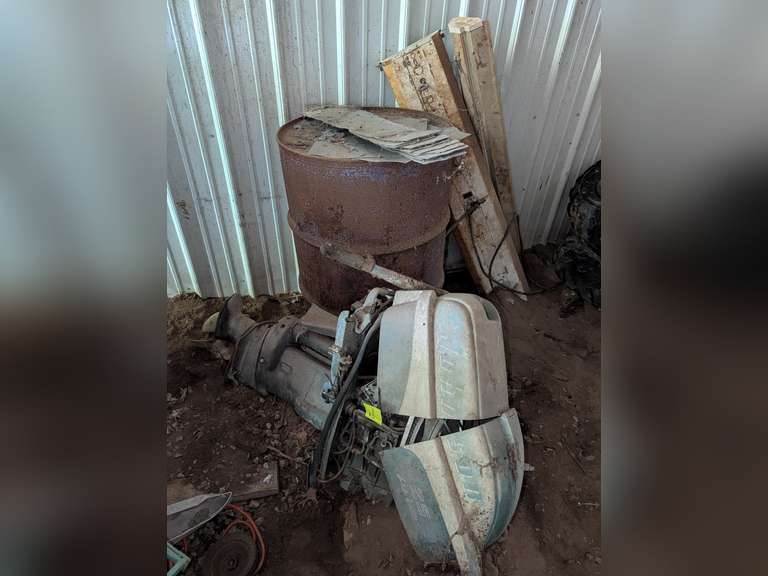 Johnson 25HP Sea Horse Outboard Motor, has been Sitting, Metal Barrel, 2 Shop Lights