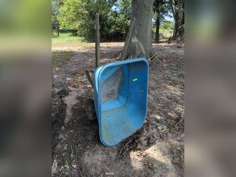 Double wheeled whelk barrow, has damage