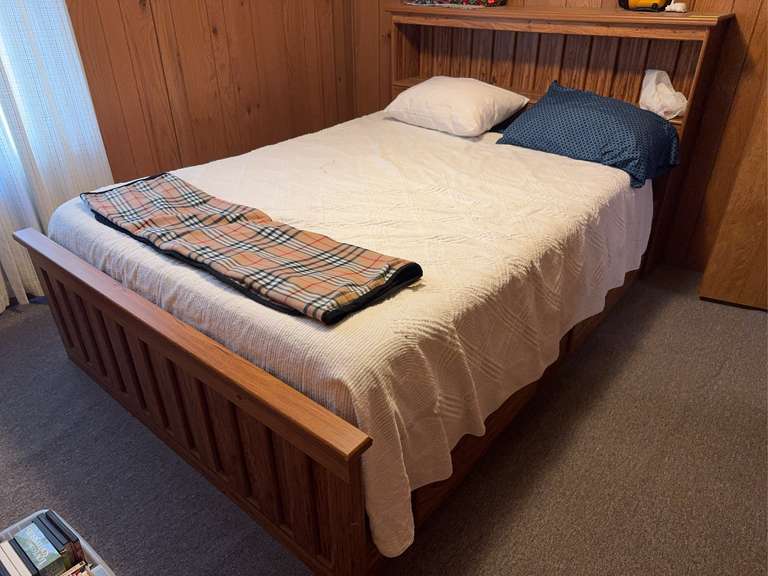Queen bed w/bookcase headboard & bottom storage