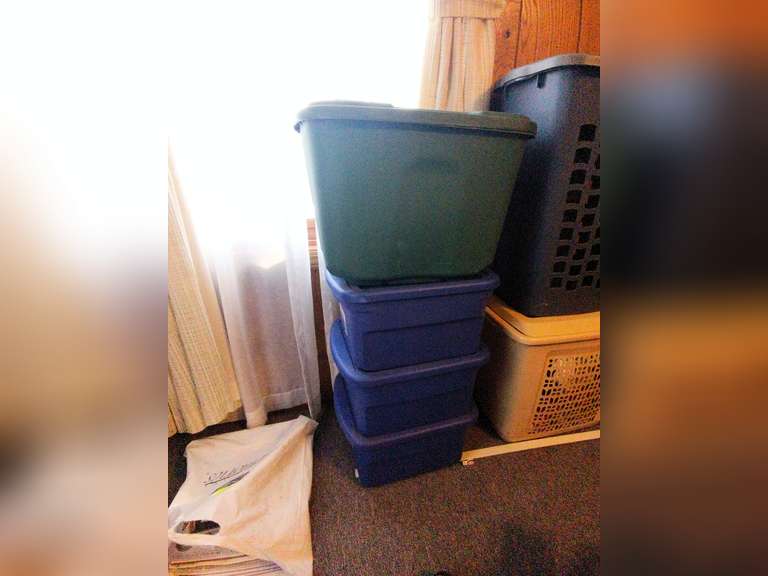 4 tubs of fabrics/blankets