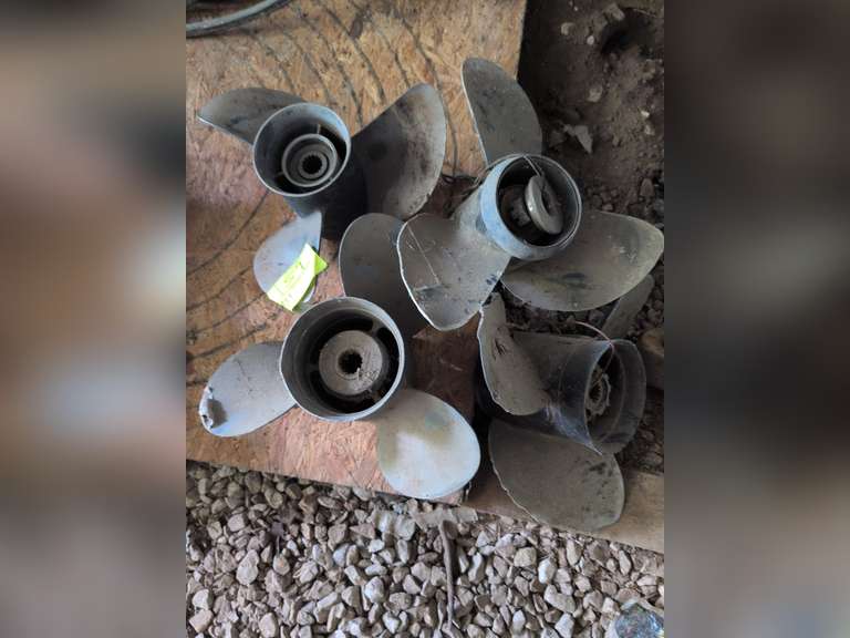 4 Propellers, Large