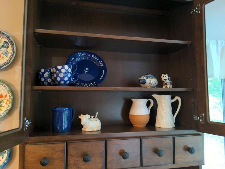 Ceramic plates, cups, pitchers, serving pitchers