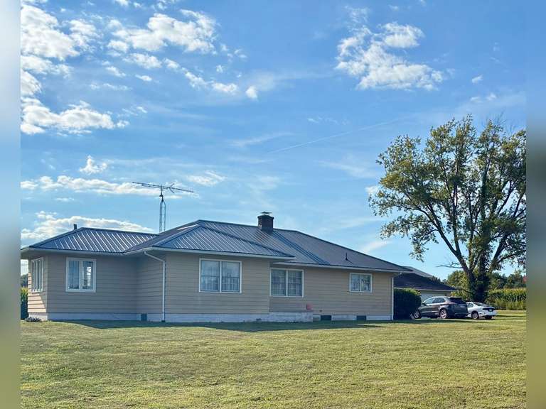 ** SALE PENDING ** 7405 State Route 1, Lawrenceville, IL 62439