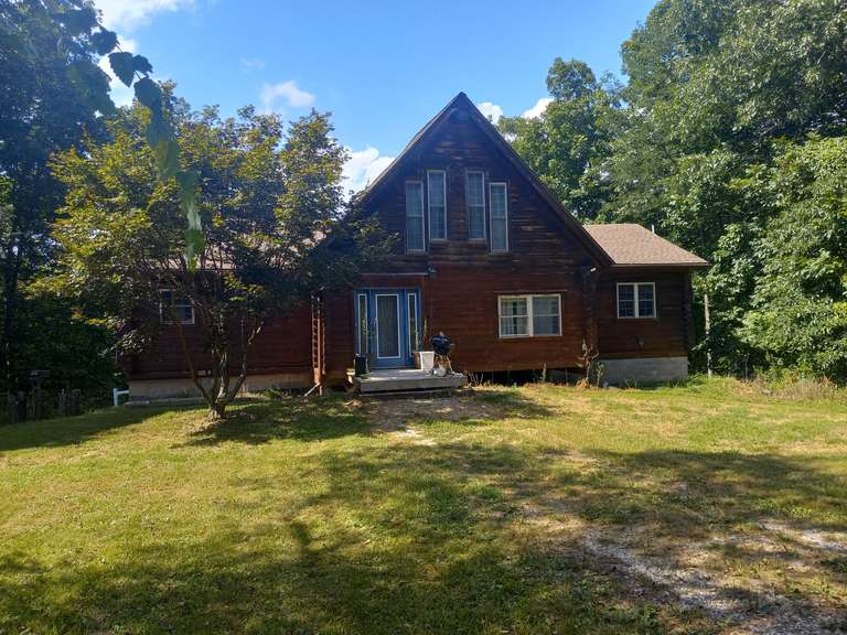 * PRICE REDUCED * - 18553 Charlottesville Road, Lawrenceville, IL 62439