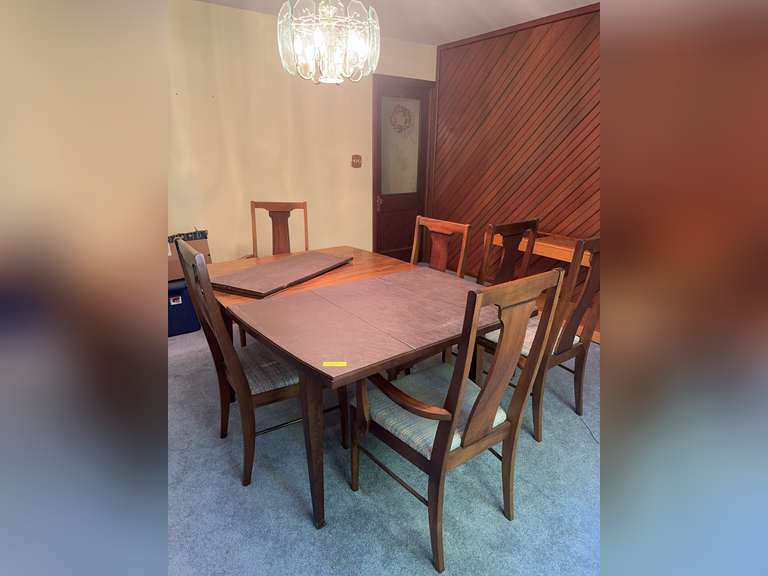 Broyhill Basilla Style Table and Chairs with table padding