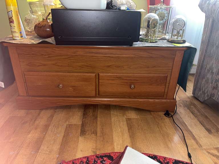 Oak Coffee Table, Raising Tob, Excellent for Eating, Puzzles & More