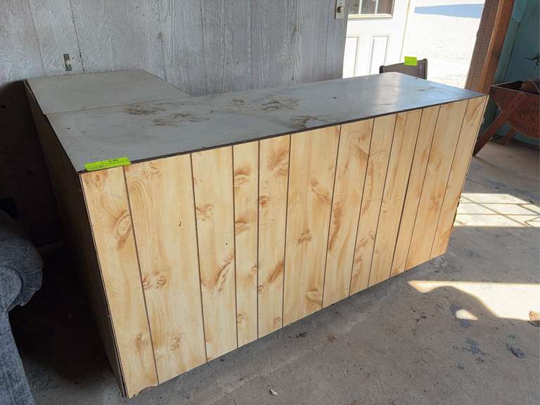 L shaped counter with drawers