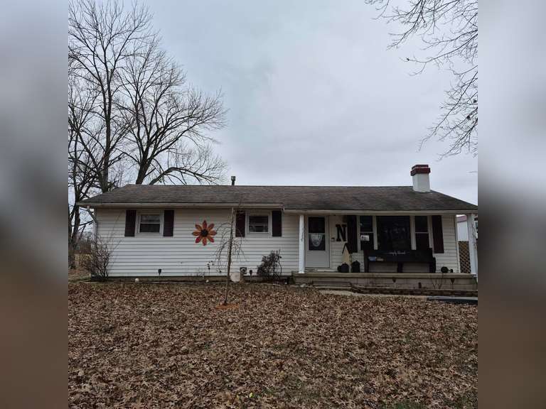 *NEW LISTING* - 16078 State Route 1, Lawrenceville, IL 62439