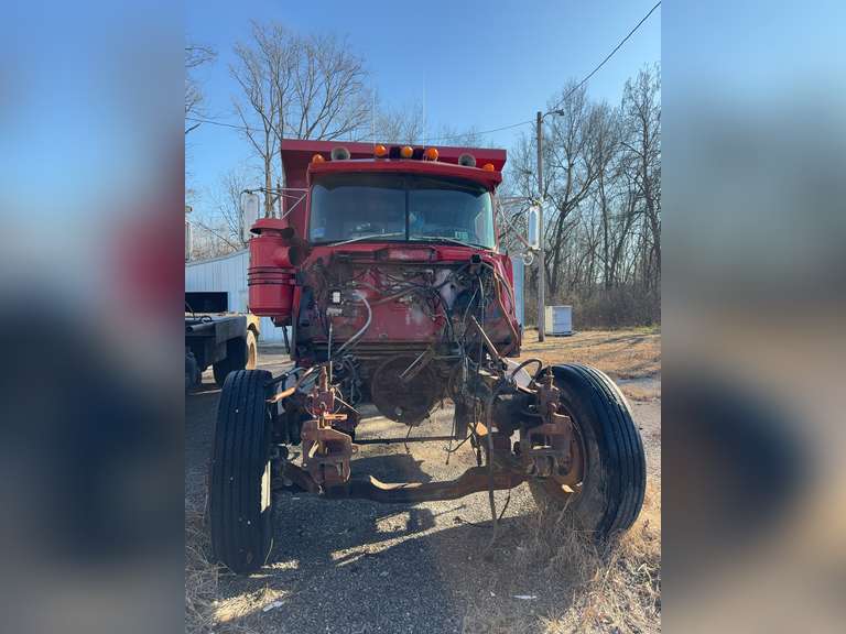 MACK Dump Truck, HEIL Bed, Engine Has Been pulled and will be sold with Truck