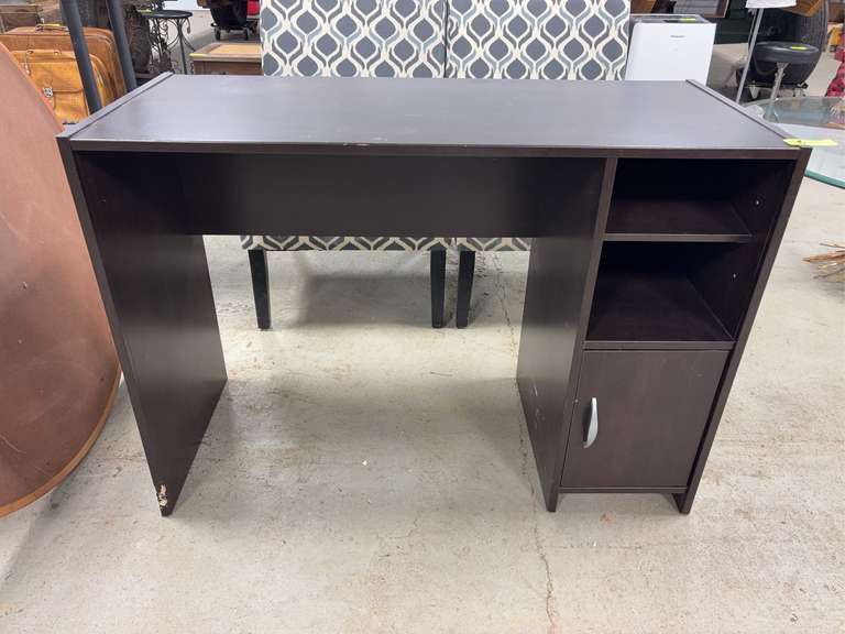 Small Kneehole Desk