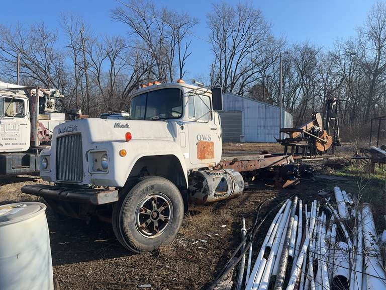MACK Truck, (Incomplete) VIN(R686ST34977)