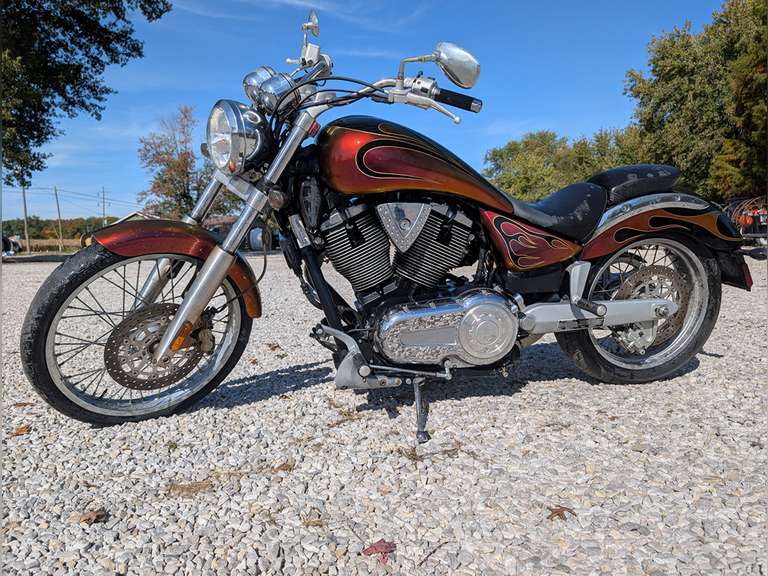 NO TITLE -2004 Victory Vegas Motorcycle, showing 7,4xx Miles, 1507cc / 92 Cu. Inch Freedom V Twin, R