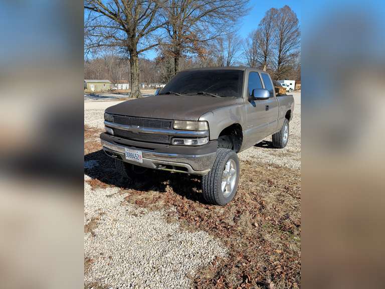 2002 Chevrolet Silverado 1500 Extended Cab Pickup Silver, Good Condition with new wheels and tires i