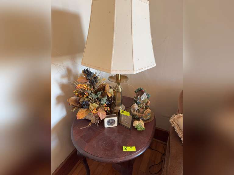 Lamp & other contents of table