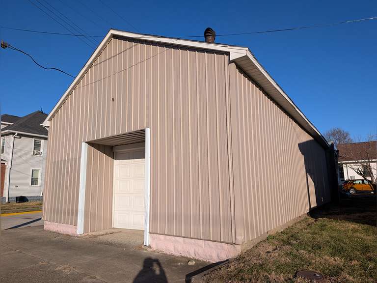 * NEW LISTING* - 1602 12th Street, Lawrenceville, IL 62439