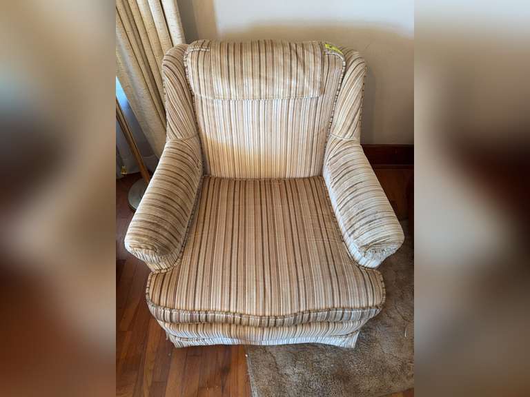 Cream/Tan Chair