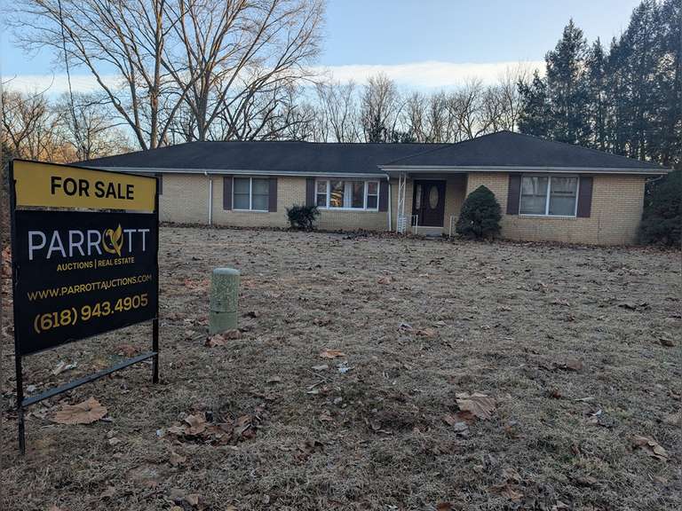 * NEW LISTING * 12106 Indian Creek, Lawrenceville, IL