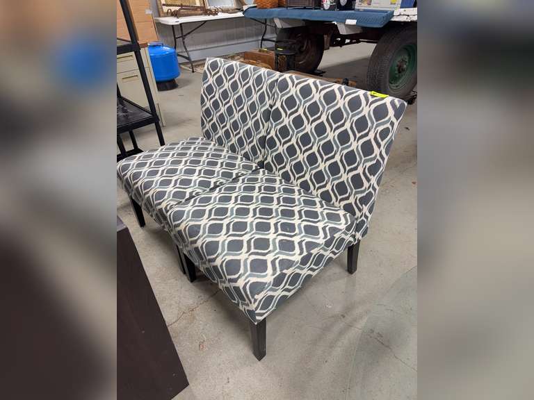 2 matching accent chairs