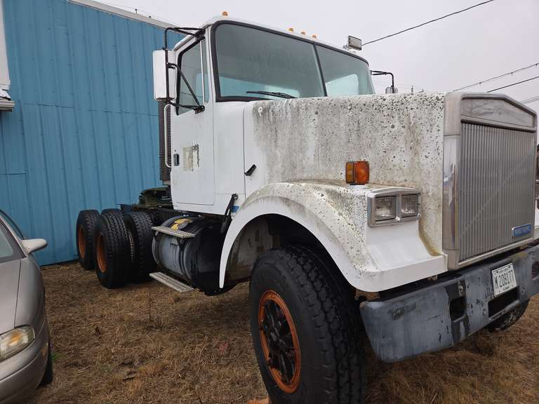 Volvo GM Heavy Truck Corp. Semi, Holland 5th wheel (looks brand new) Cat 3406B Engine, Allison Automatic Transmission, LOW MILES of 12,134 Miles on Odometer