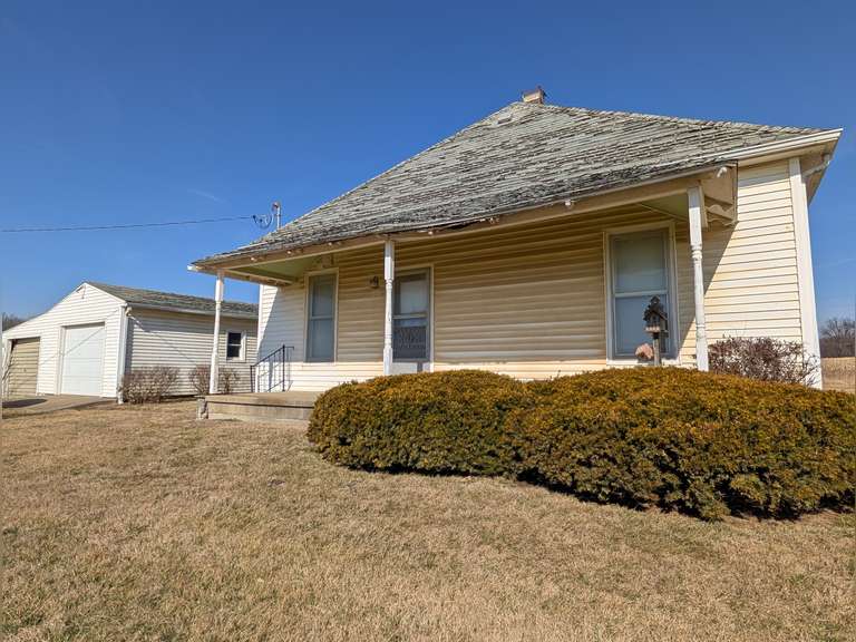 * SOLD * 7715 Red Hills Lane, Bridgeport, IL 62417