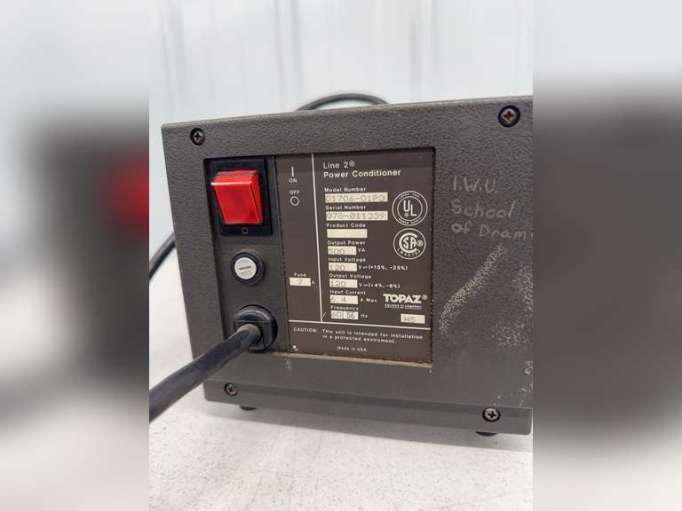 Topaz Line 2 Power Conditioner Model(01706-01P3) Serial#(078-011339) & Adjust-A-Volt Variable Transf