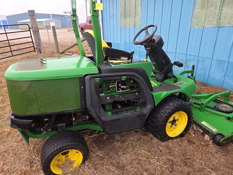 John Deere series II 4WD 1435 Diesel, 72" Mowing Deck, strong running motor, no power to deck or wheels.