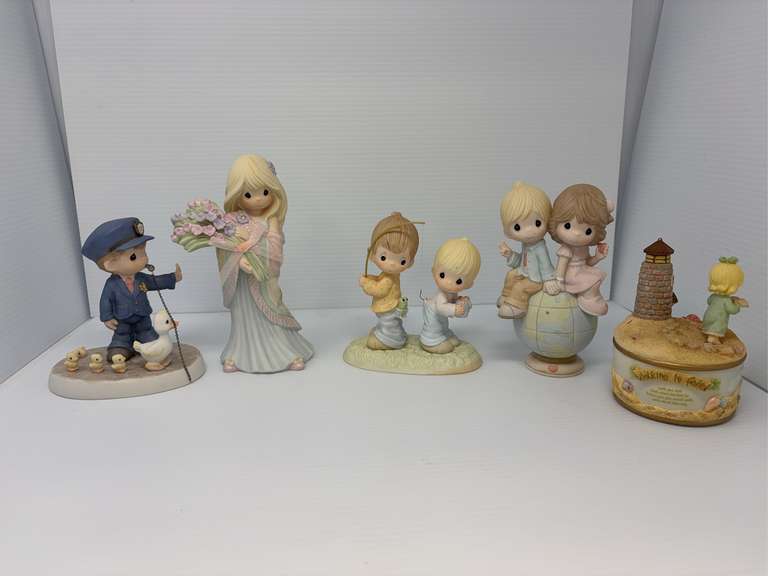 Lot of 8 Precious Moments
