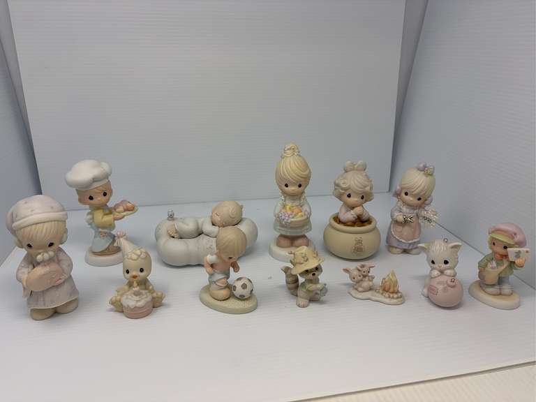 Lot of 12 Precious Moments