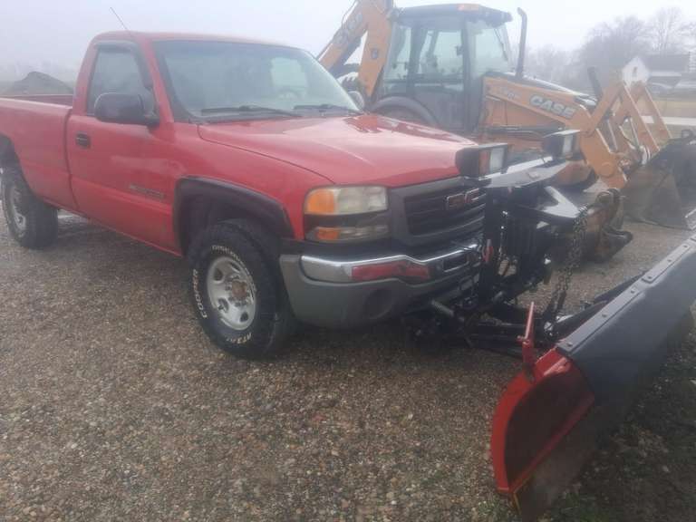 2003 GMC 2500 HD, 3/4Ton Pickup, 4x4, Plow with Handheld Controls, Runs but Need Work, See Description for More (OWNED BY THE BOND TOWNSHIP ROAD COMMISSION, CONSIGNED TO AUCTION)