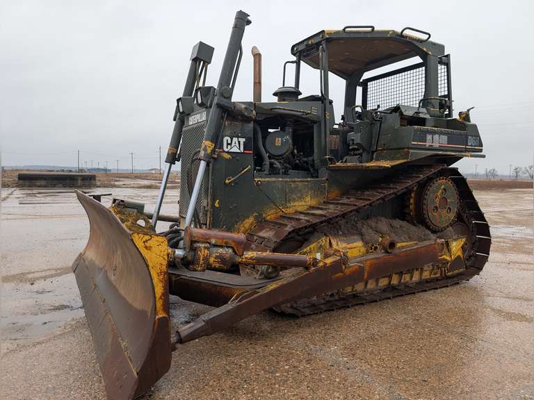 RESERVE HAS BEEN LIFTED - SELLING TO HIGHEST BIDDER - 1995 Caterpillar D6H Series II 6 Way Blade Diesel, Running Order, New batteries, LOW HOURS 2,722 Hours,