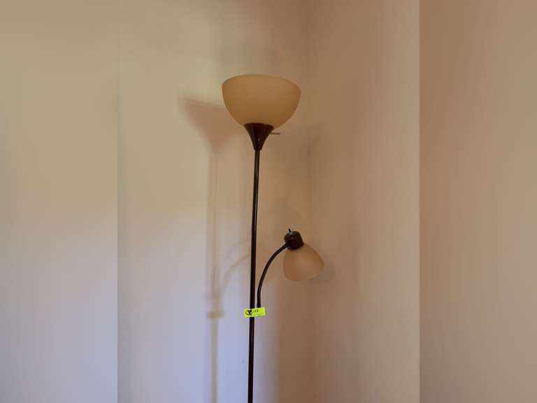 Double lighted floor lamp