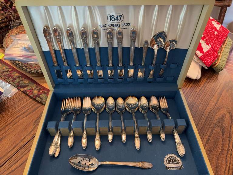 1847 Rodger’s Brother silver plated dinnerware in case
