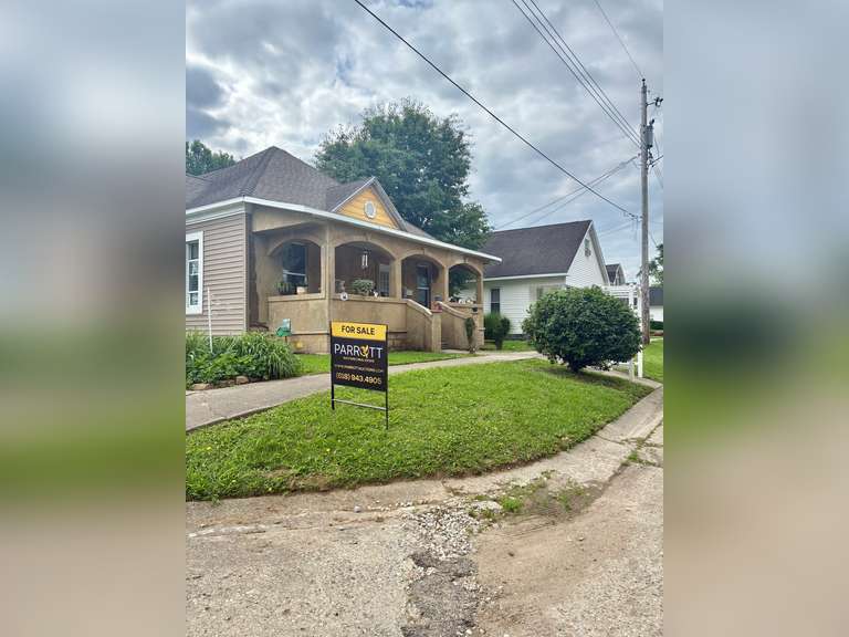 **New Listing** 545 Lanterman St, Bridgeport, IL 62417