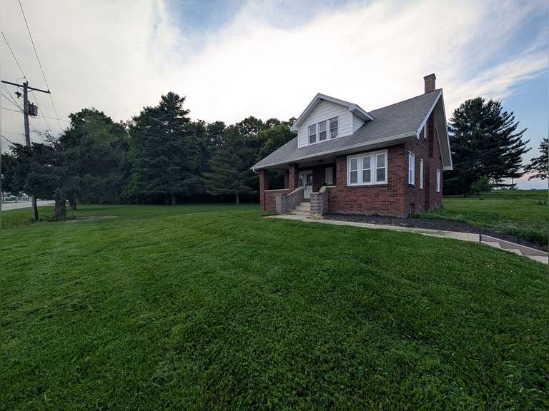 * REDUCED PRICE * 2709 W. Haven Road, Lawrenceville, IL 62439